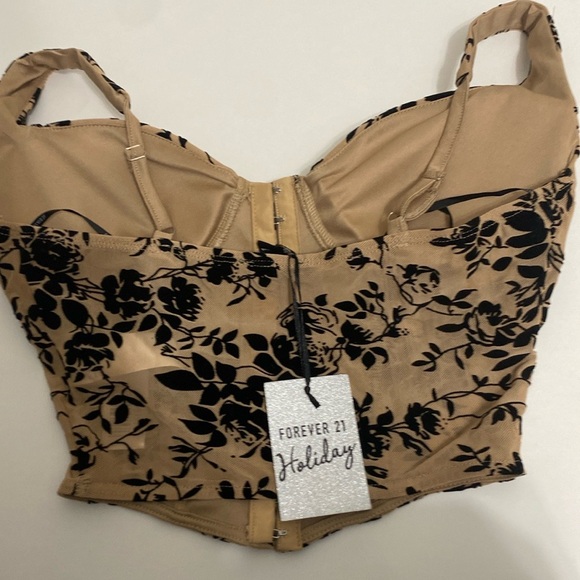 Windsor Beige corset  crop tank with Black velvet Floral print in size small new - Picture 3 of 9